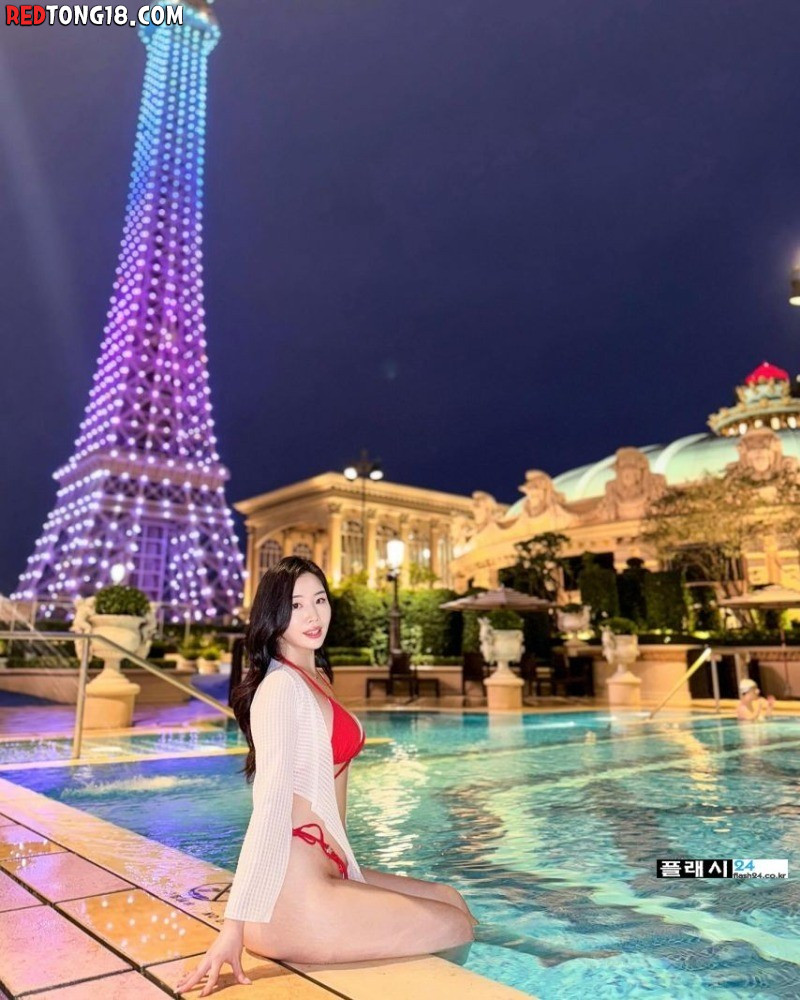 육덕진 전예빈 수영복