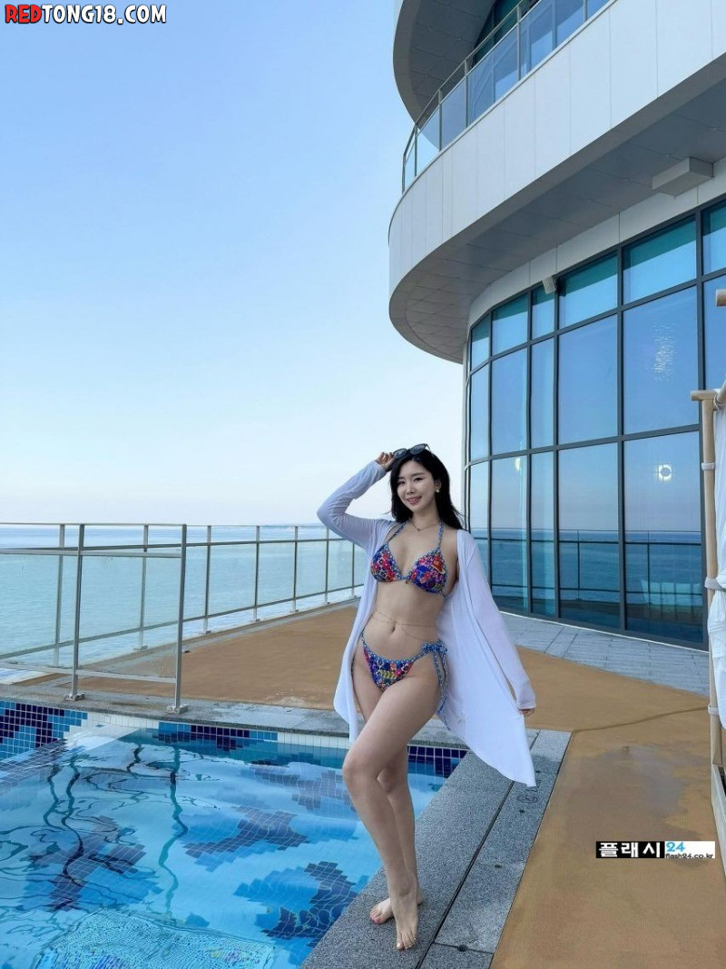 육덕진 전예빈 수영복