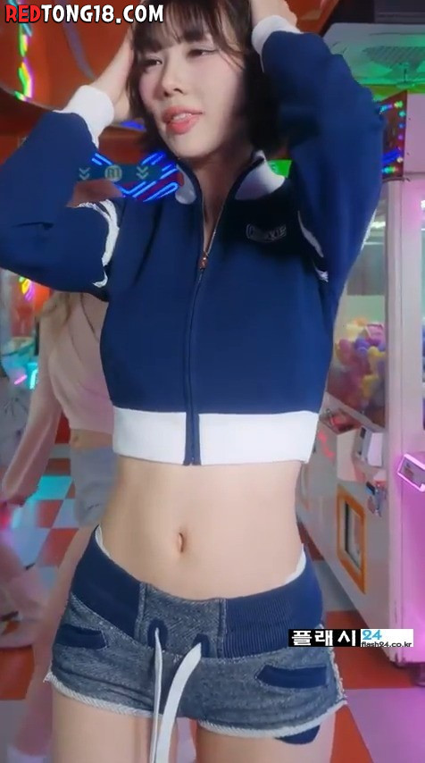 우아유 우현 핫팬츠 힙업