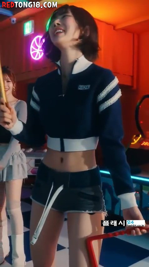 우아유 우현 핫팬츠 힙업