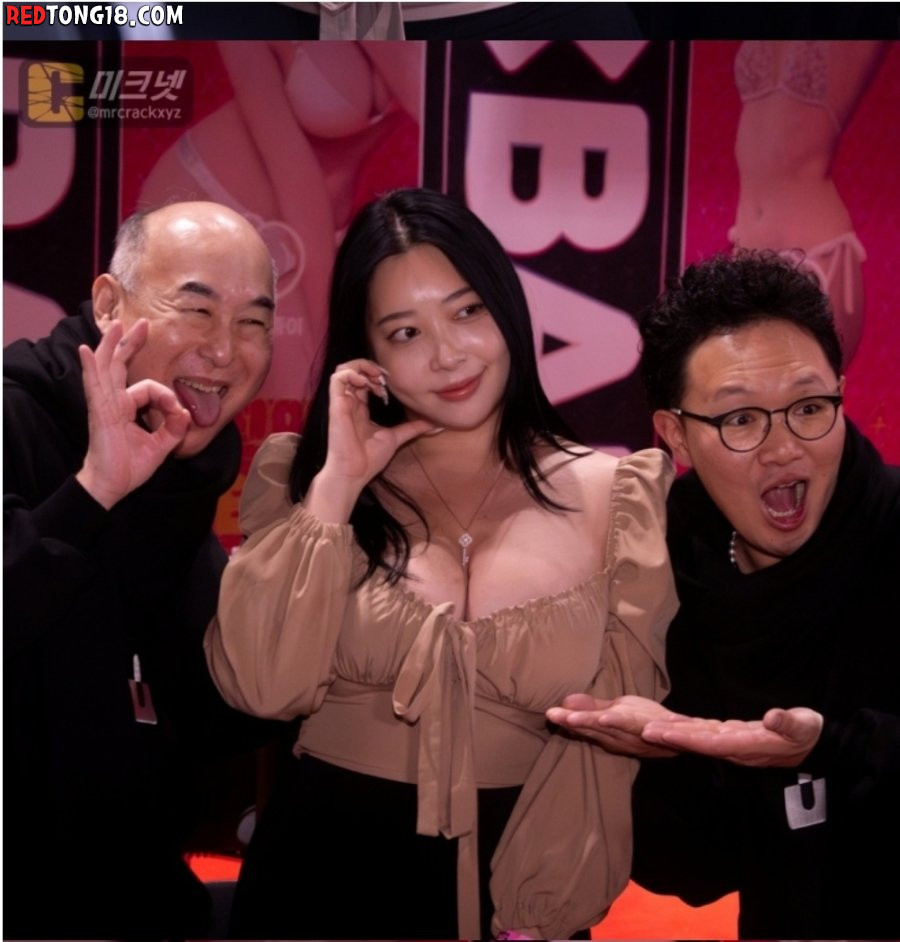 섹서 햄들과 사진 찍은 맥심 육덕녀