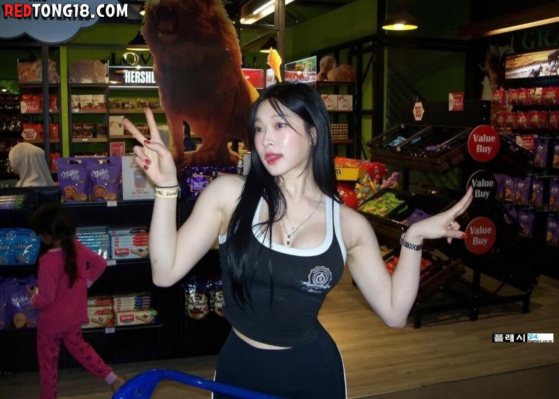 96년생 헬창 유부녀 누나 박다빈
