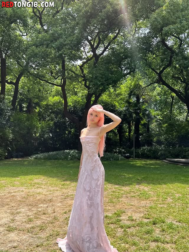 드레스 입은 베트남+네덜란드 혼혈녀